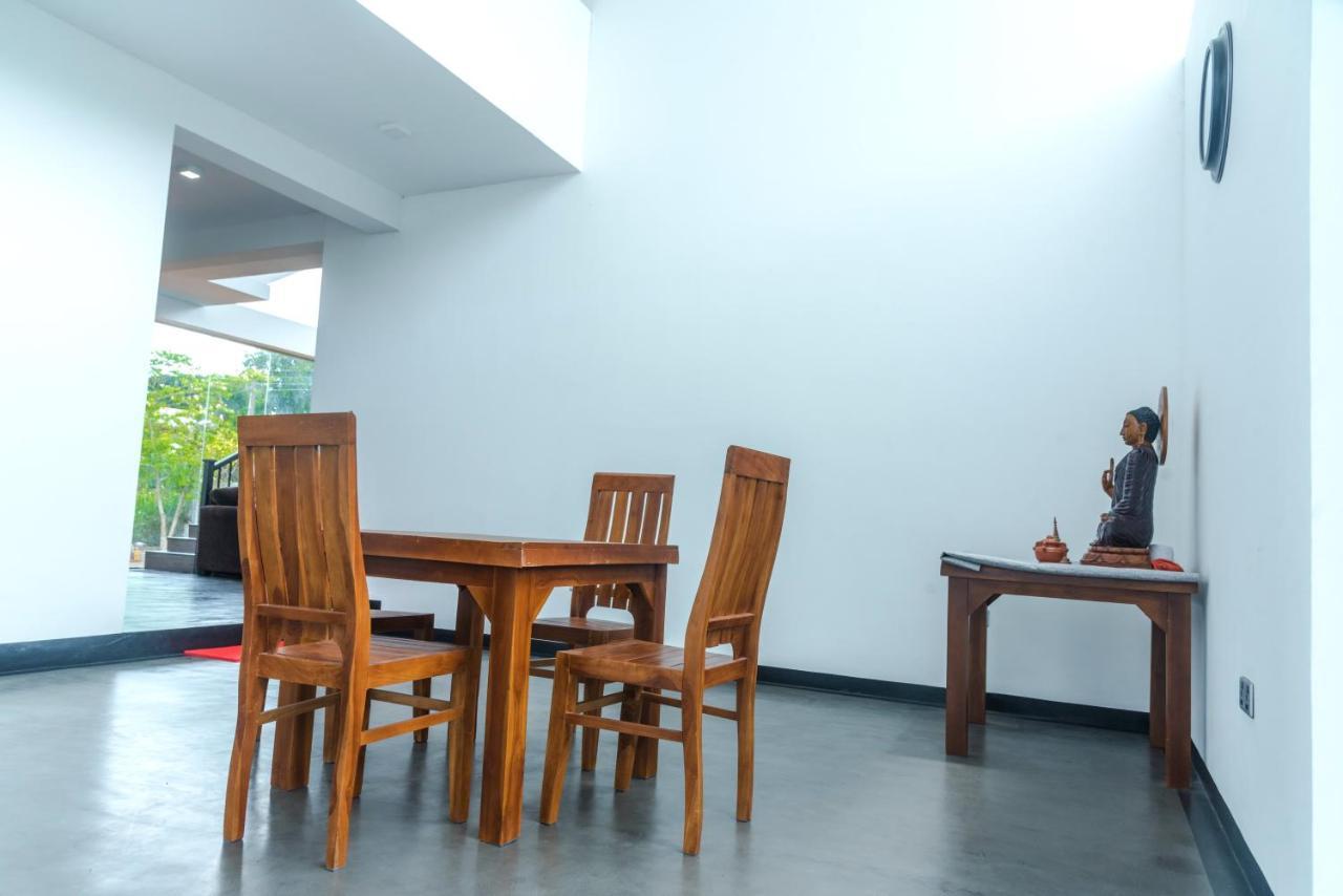 Black Mustang Hotel Dambulla Exterior photo
