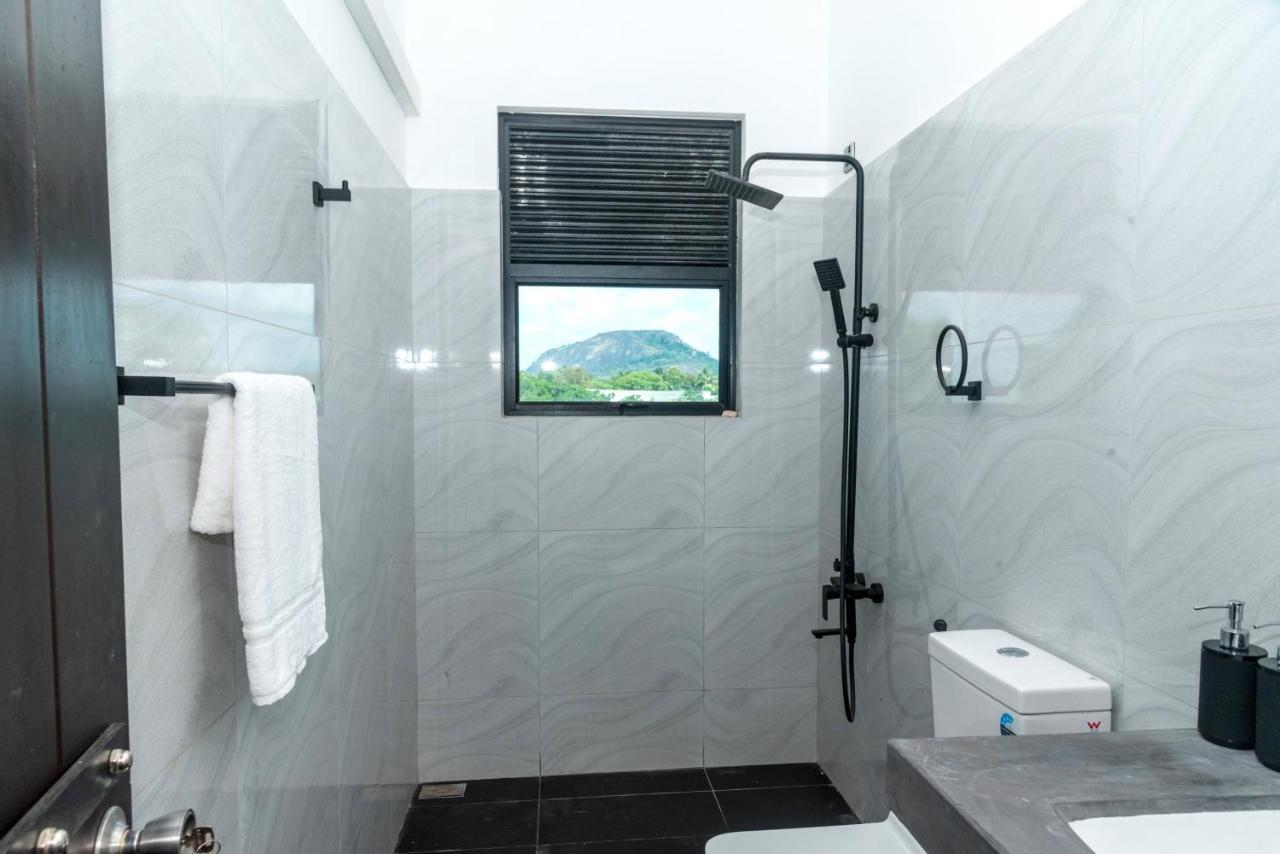 Black Mustang Hotel Dambulla Exterior photo