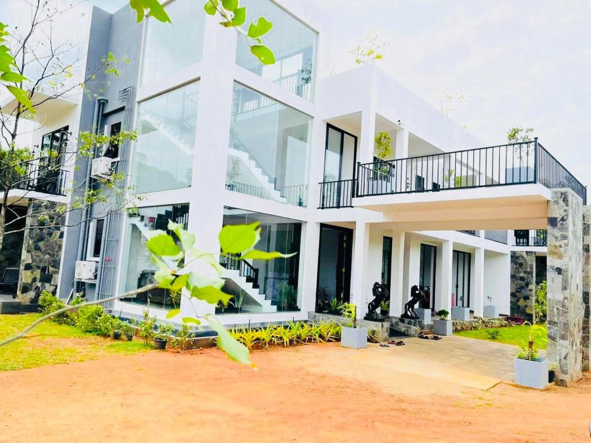 Black Mustang Hotel Dambulla Exterior photo
